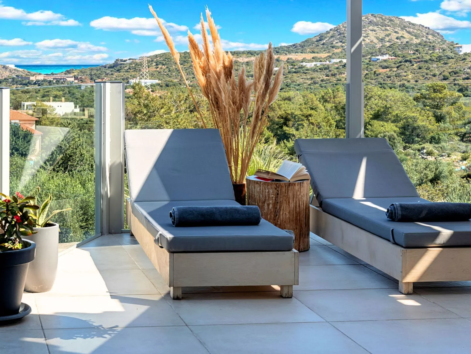 "Olive Green" mit Blick auf das Wasser - Binnen