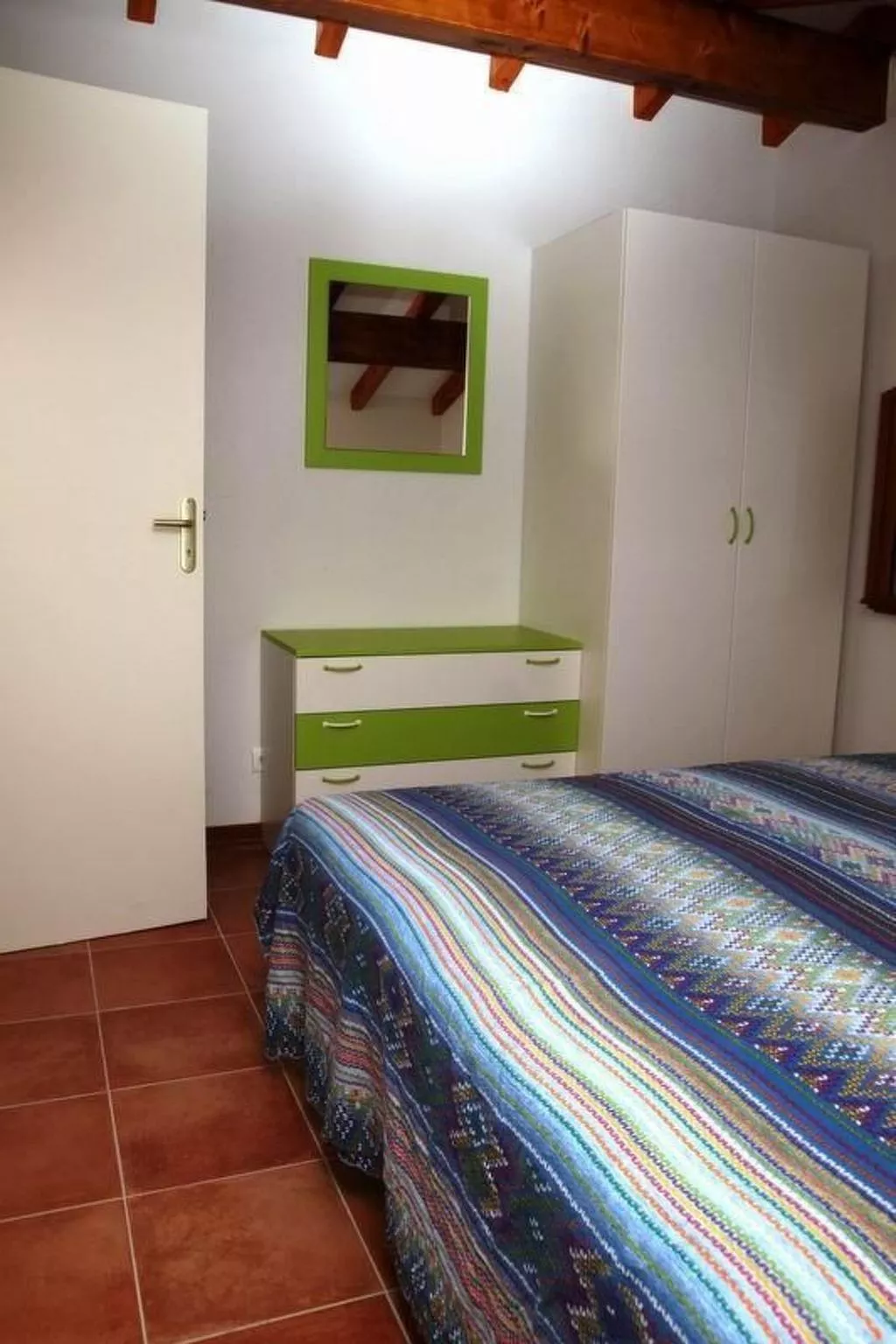 Unterkunft mit Terrasse, AC, Gemeinschaftspool - Binnen