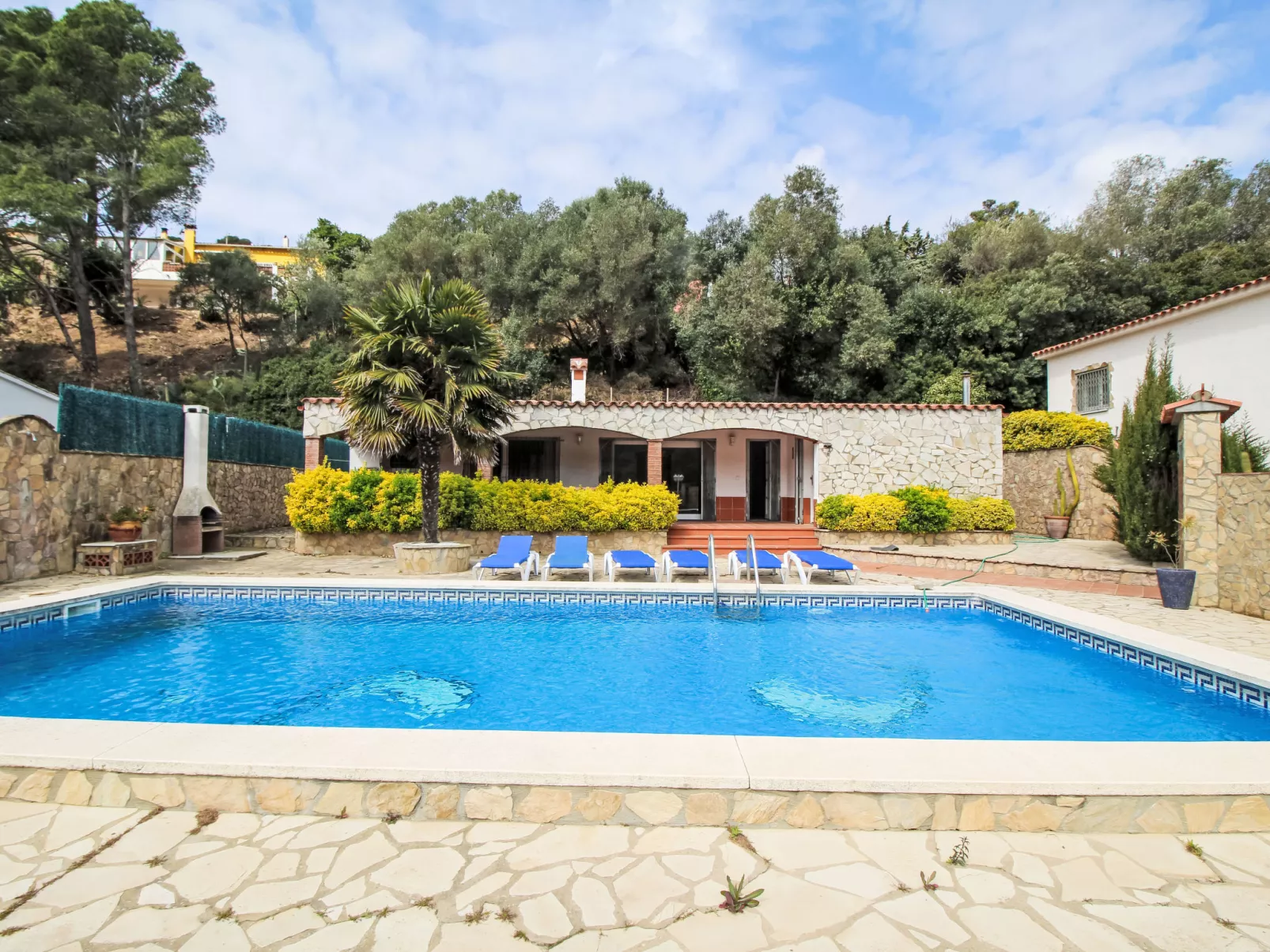 Roca Mas Mato - Buiten