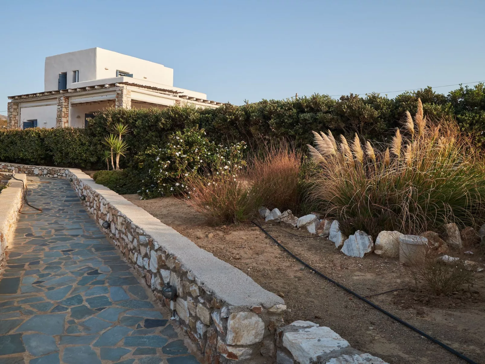 Große, komfortable Pool-Villa, Strand zu Fuß erreichbar - Buiten