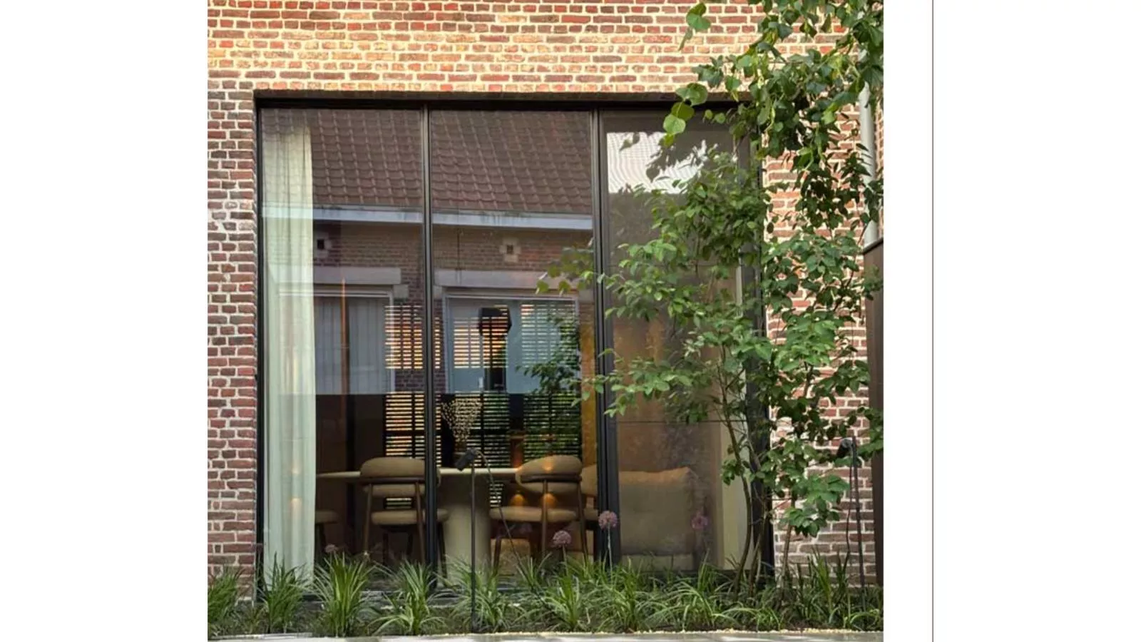 Pastorie Liezele - Buitenkant zomer