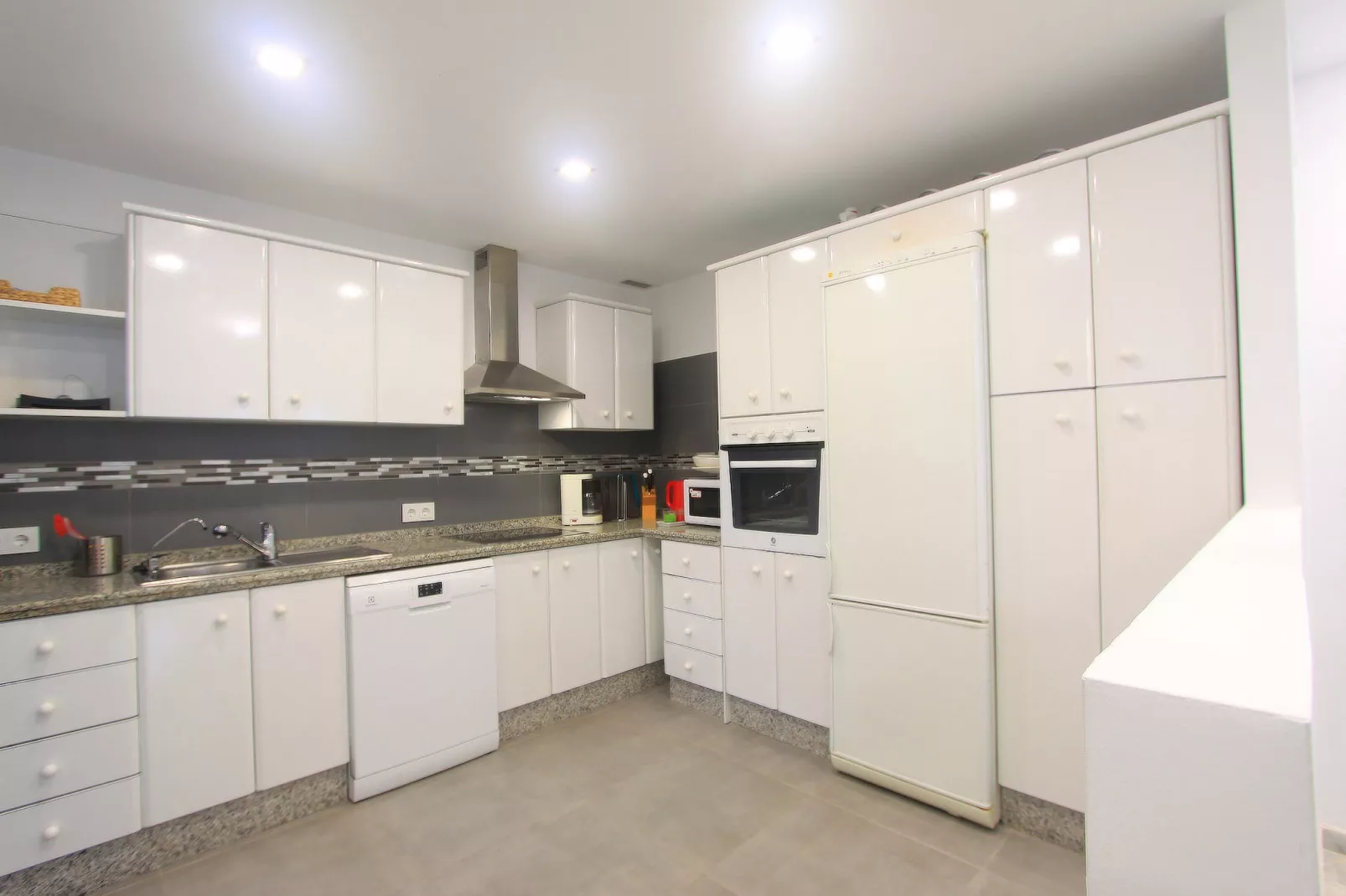 MODERN BEACH PENTHOUSE - Keuken