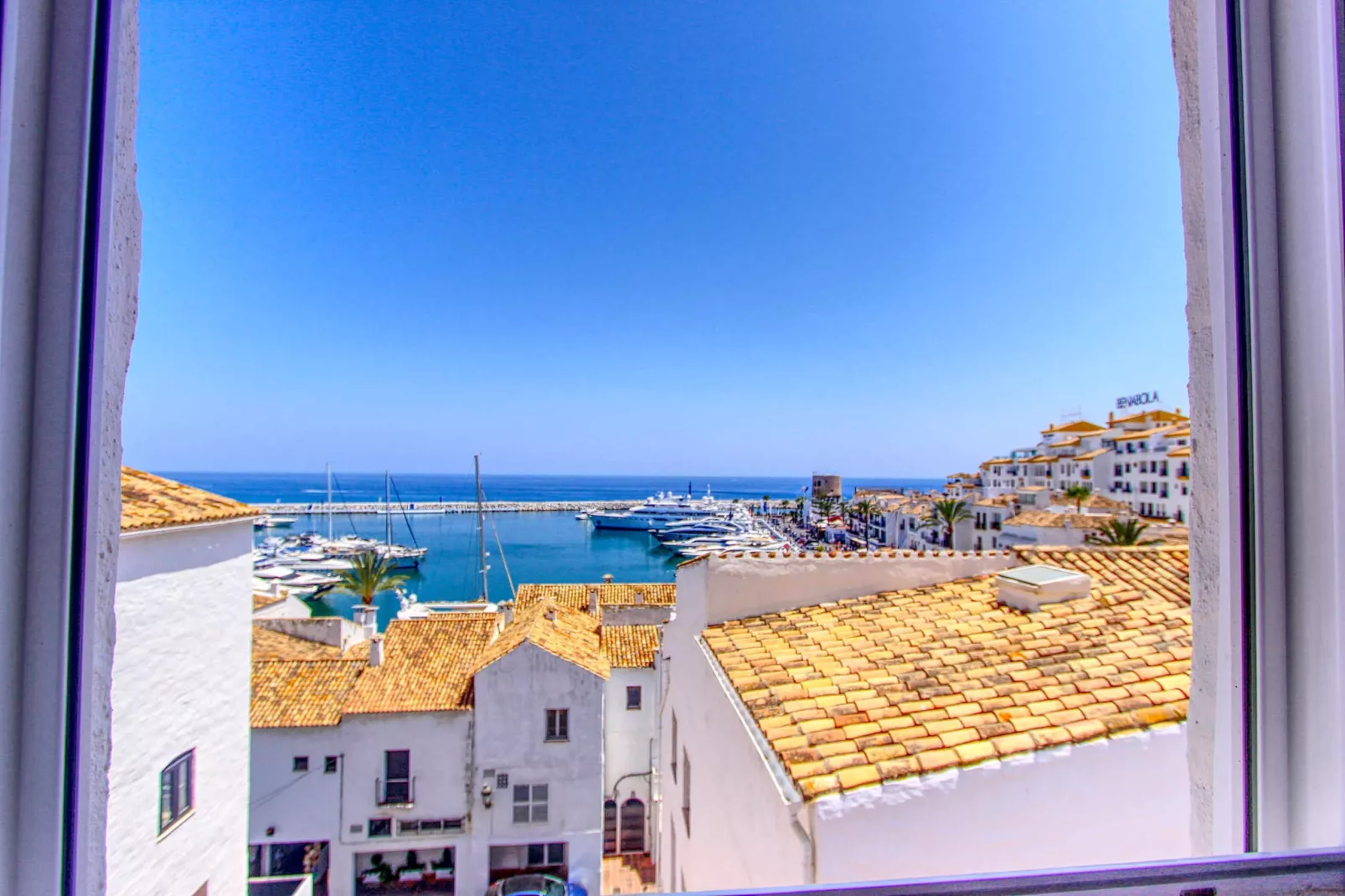 1079 - FRONTLINE PUERTO BANUS APARTMENT - Uitzicht zomer