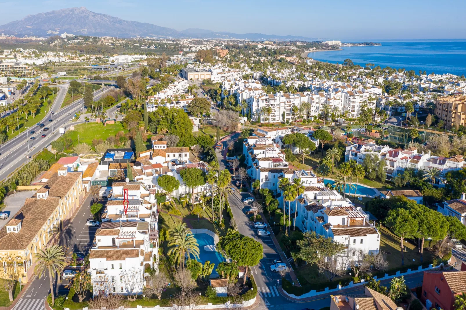 Beachside Penthouse with Rooftop Terrace & Pool - Buitenlucht