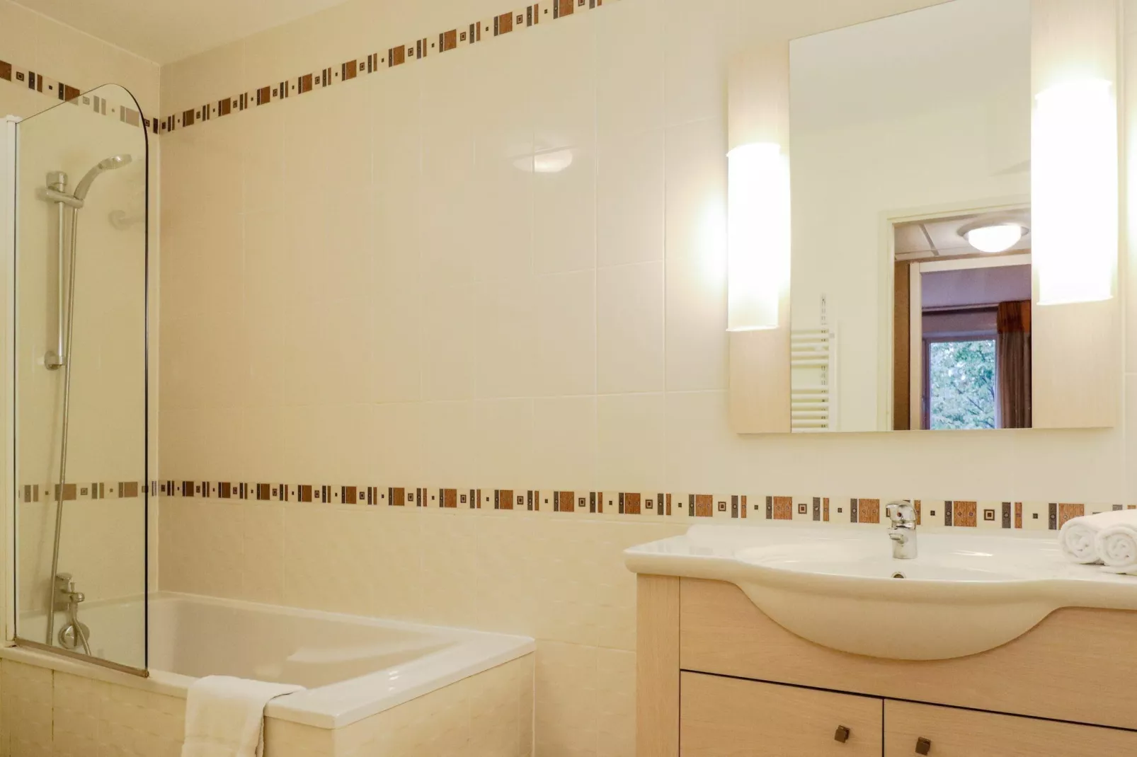 Adonis Divonne-les-Bains T2 Park side - Badkamer