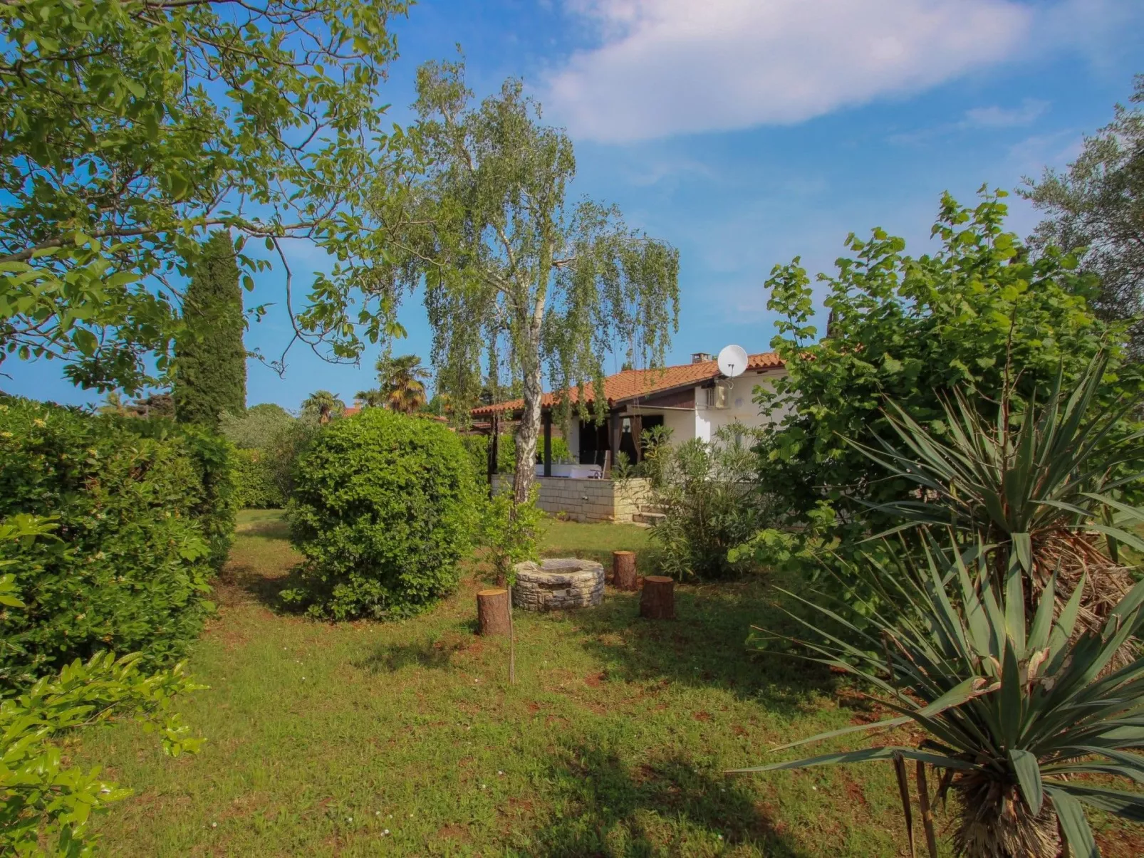 "Karpinjan" direkt am Strand - Buiten