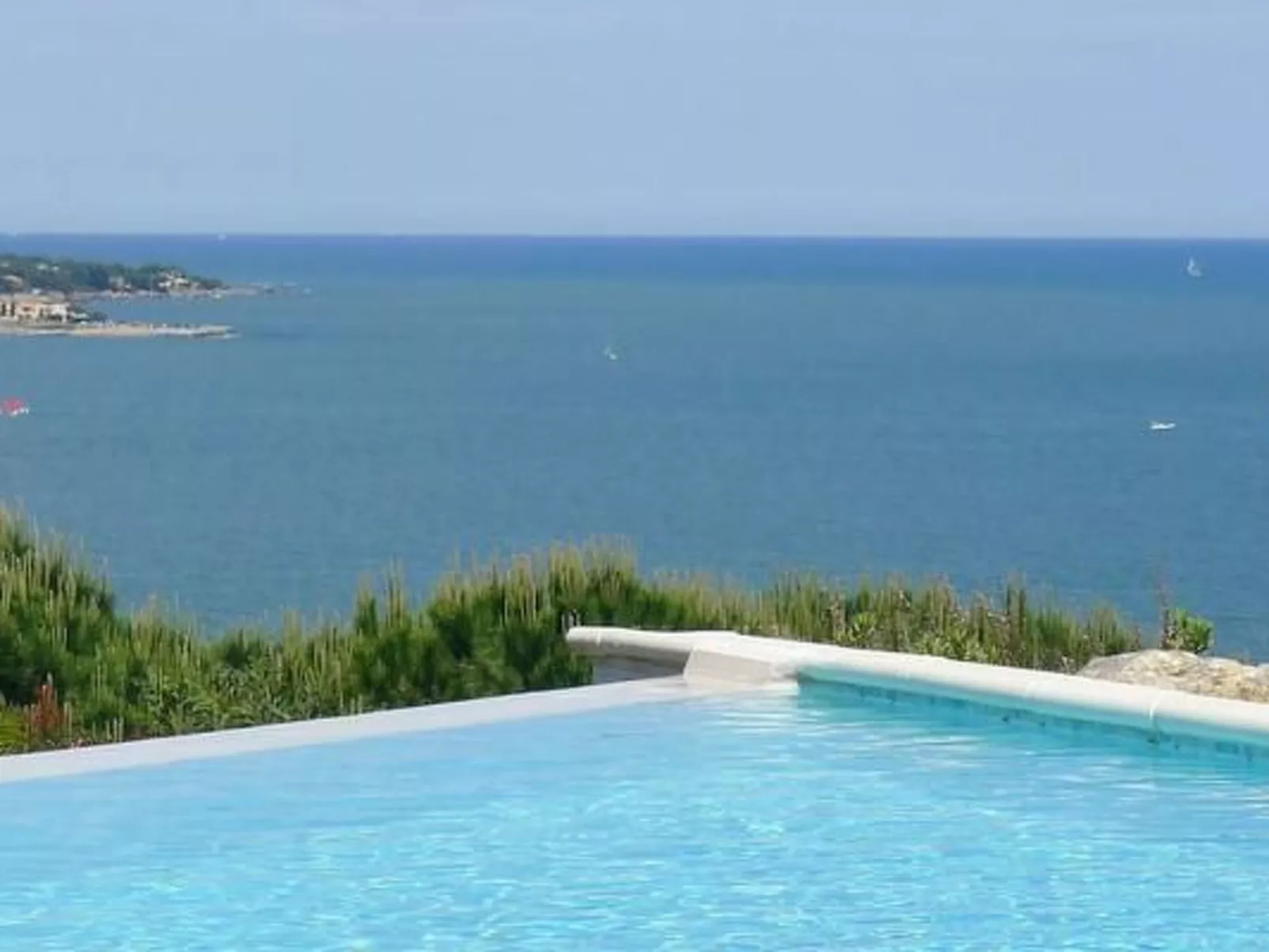 Villa in Sainte Maxime mit Sicht auf Meer - Buiten