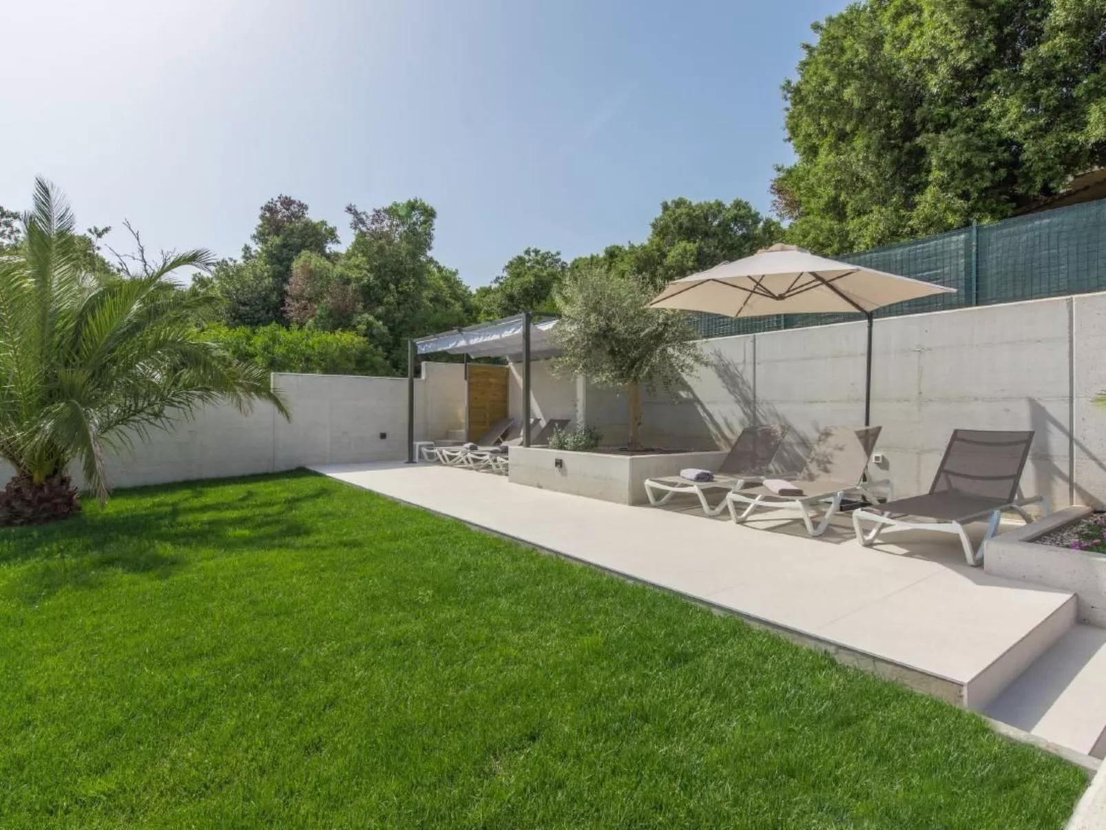 Mit Pool - Image-tags.info