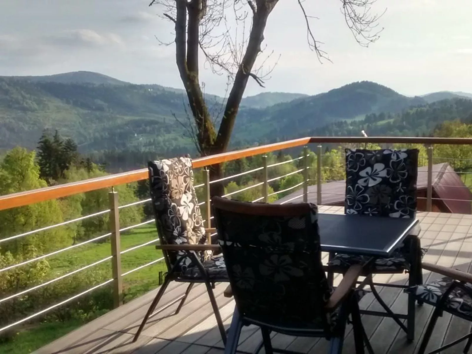 In den Bergen, Villa mit Panoramaterrasse - Buiten