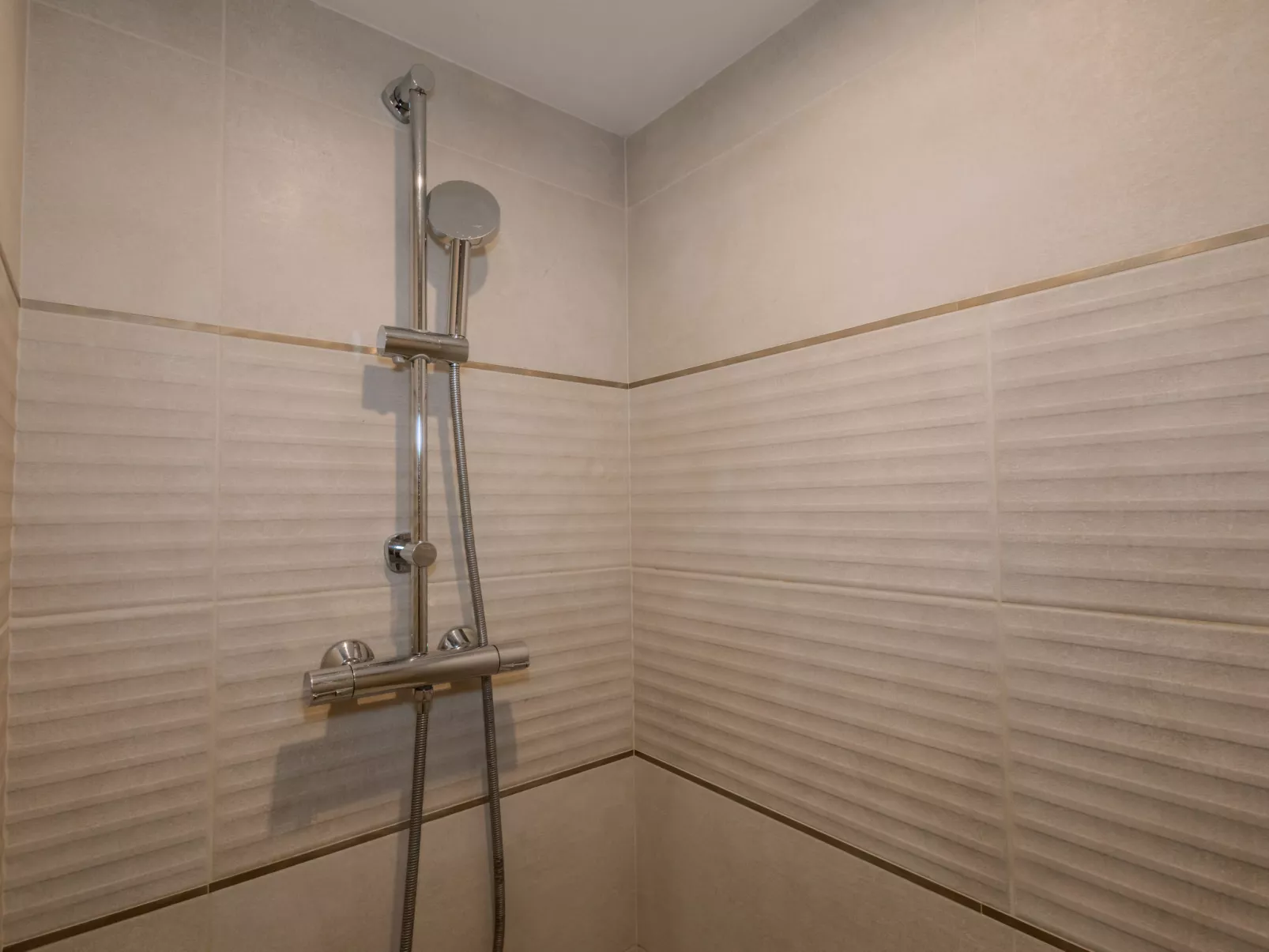 J6 174 L'Esquinade - Binnen