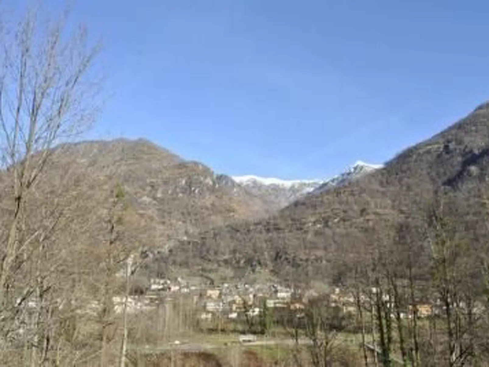 Rustico di vacanza nel nucleo di Moghegno - Buiten