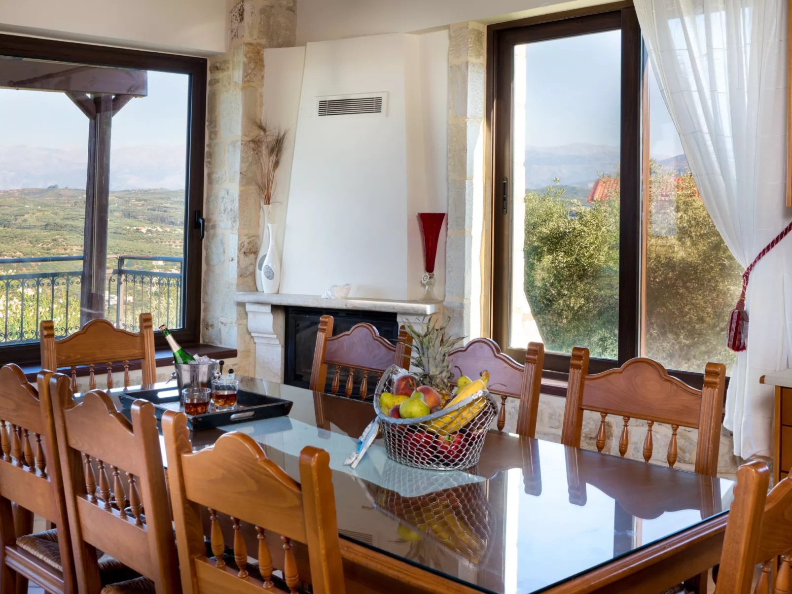 Familienvilla mit privatem Pool und Kinderbereich - Binnen