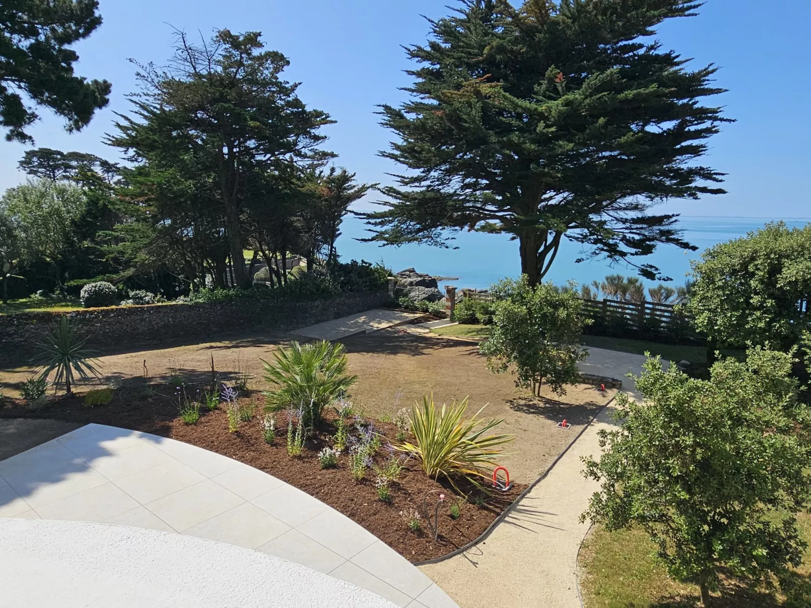 Le Vent d'Avril - Buiten