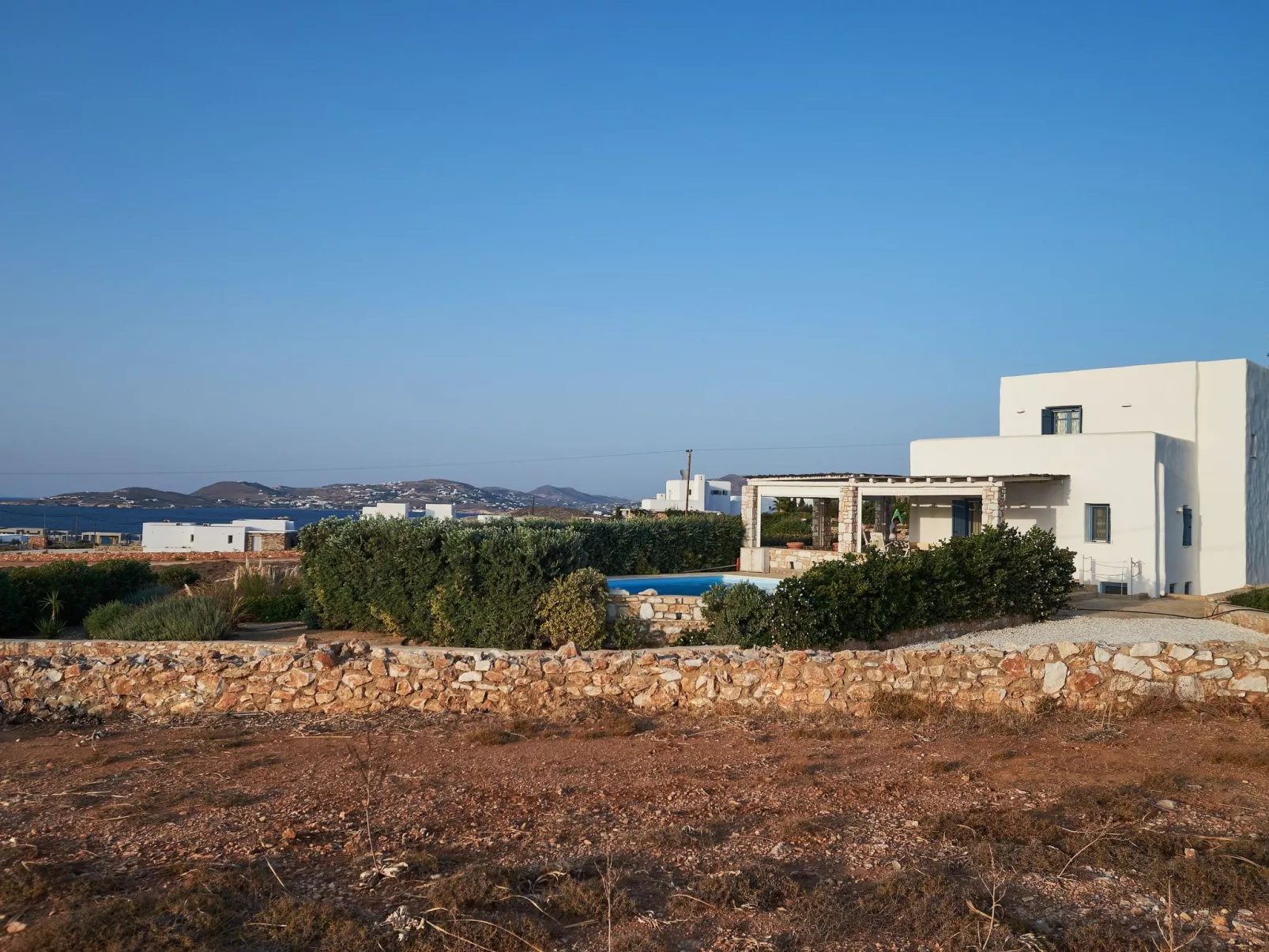 Große, komfortable Pool-Villa, Strand zu Fuß erreichbar - Buiten