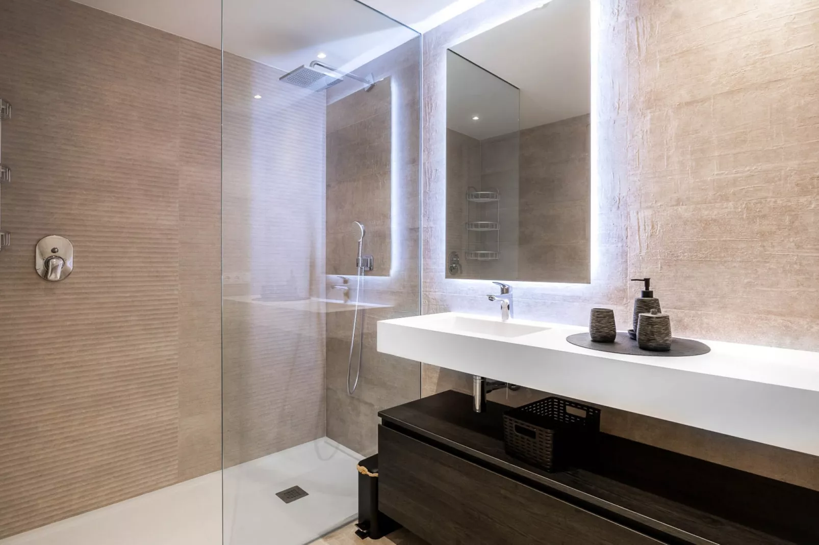 Stylish 3-Bed Apartment | Alcazaba Lagoon 1514 - Badkamer