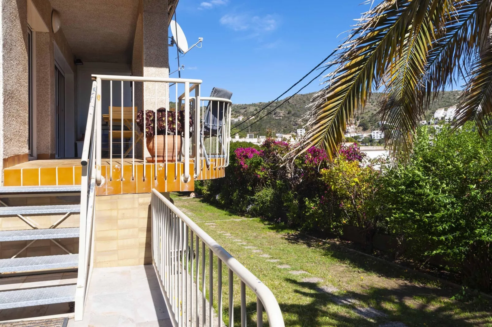 1233 VILA NEUS con piscina - Uitzicht zomer