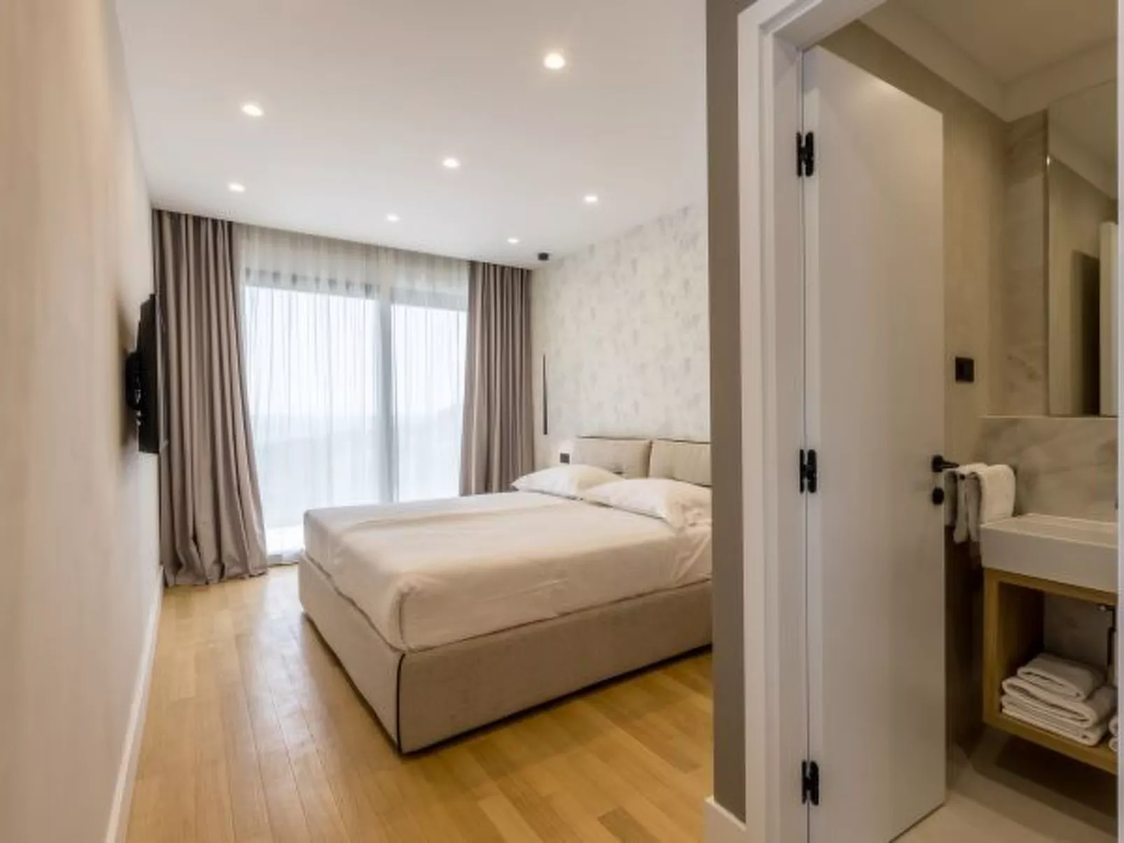 Beachfront villa Mare with seaview and pool - Binnen