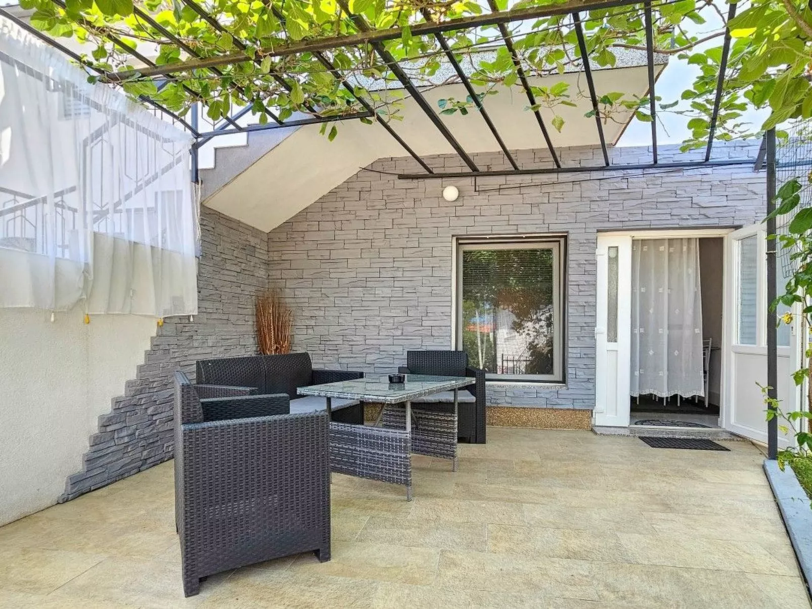 "Pintar 2" direkt am Strand - Binnen