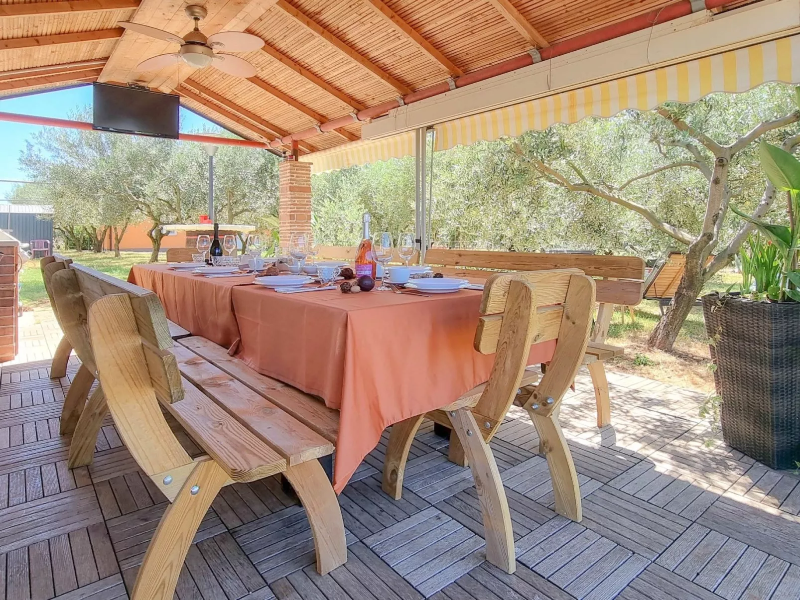 Wohnung "Barbara" mit Terrasse - Buiten