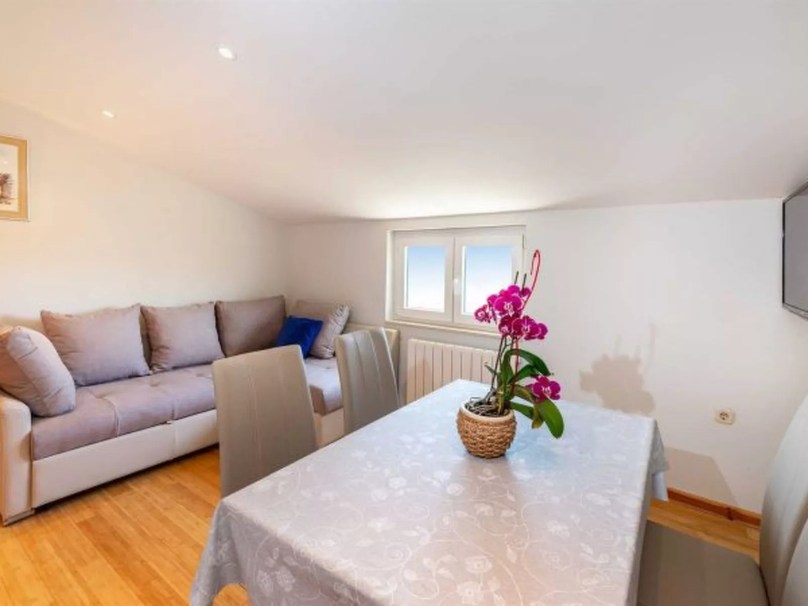 Apartment house Simoni with pool - Image-tags.info