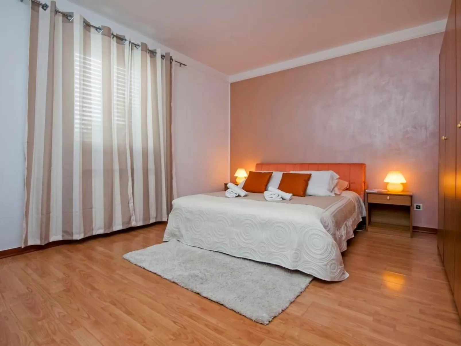 VILLA ENI mit Pool - Image-tags.info