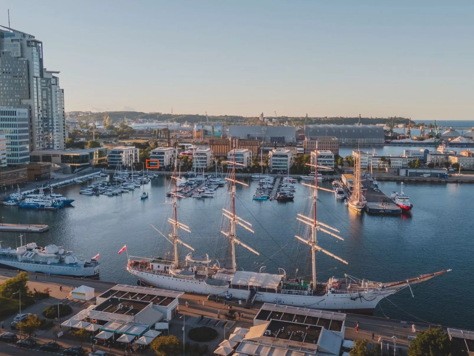 Yacht Park Apartment mit Panoramablick auf den Yachthafen in Gdynia, POLEN - Image-tags.info