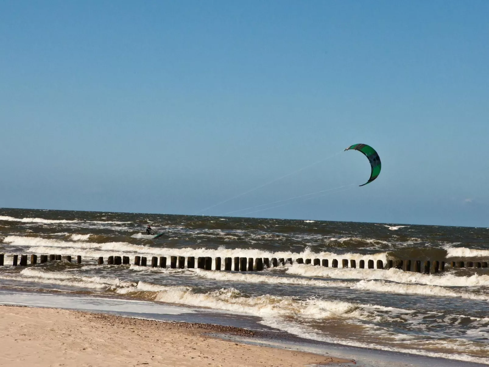 Wohnung mit Panoramaverglasung und Meerblick - Buiten