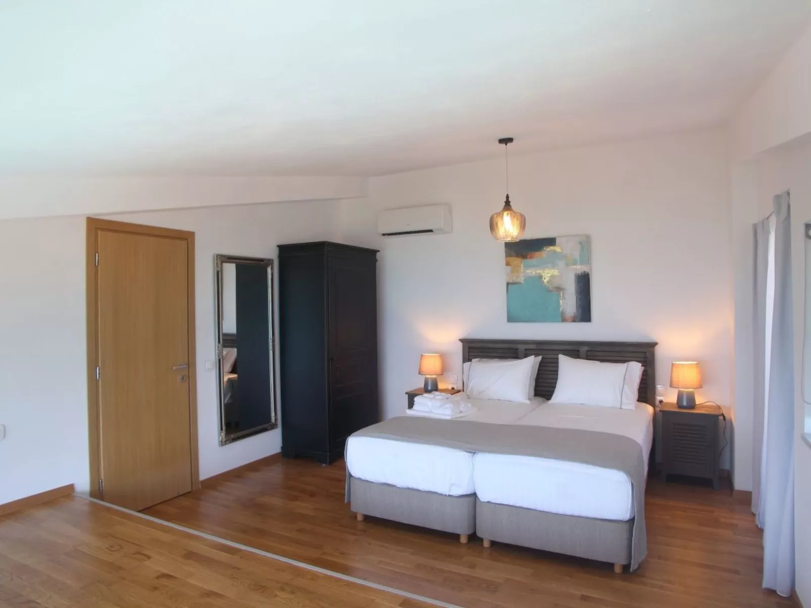 "Capro" mit Infinity-Pool - Binnen