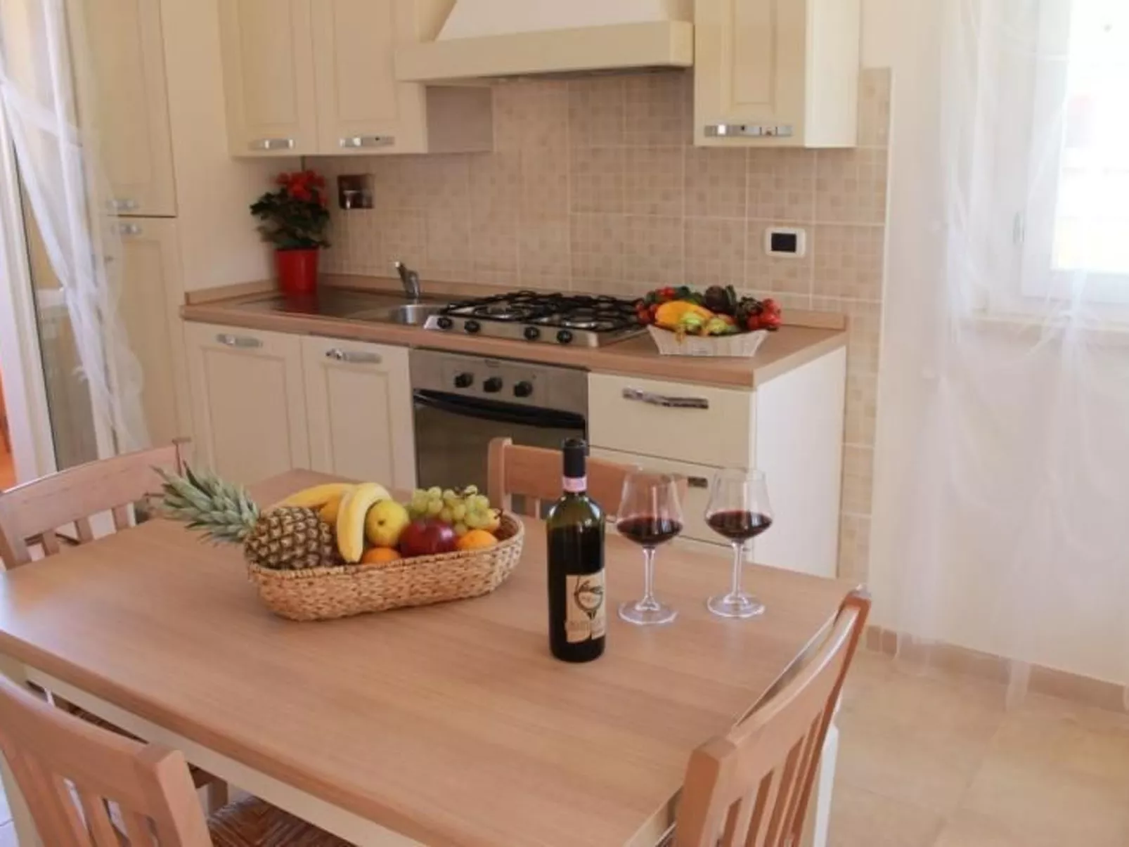 Geräumige Alloggion mit eigener Terrasse, AC - Image-tags.info