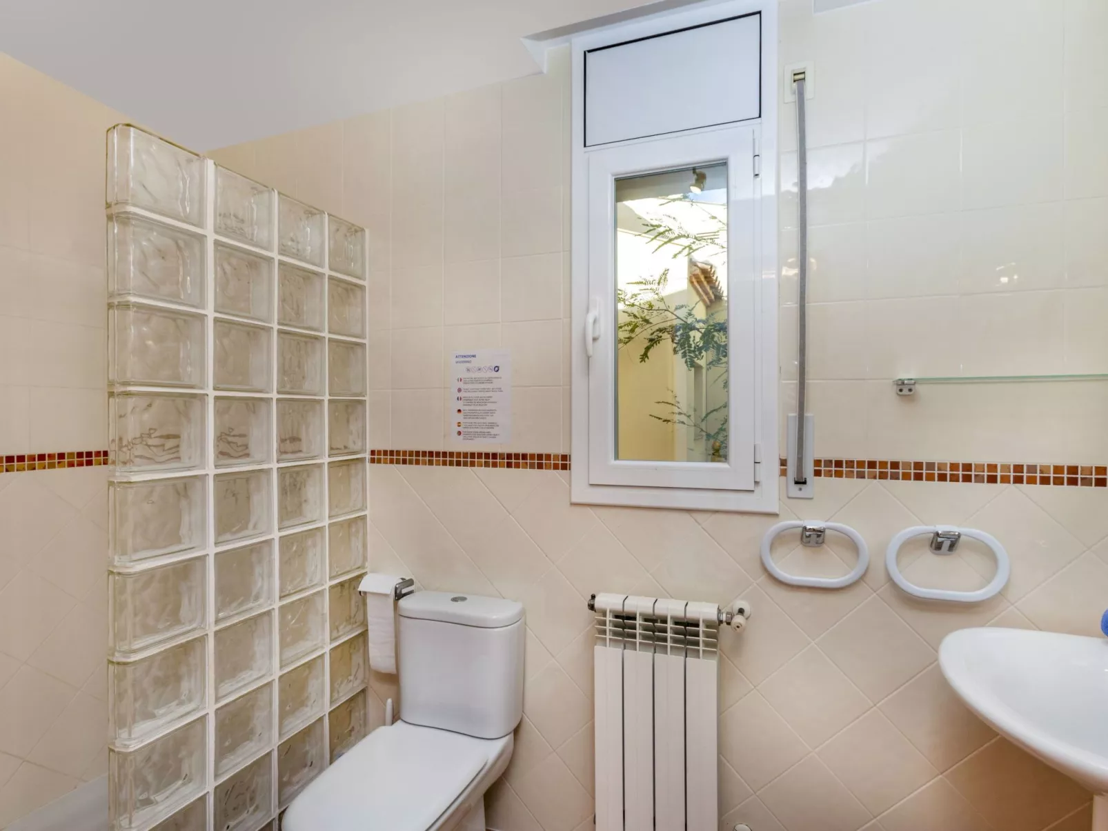 Urb Las Tres Calas - Binnen