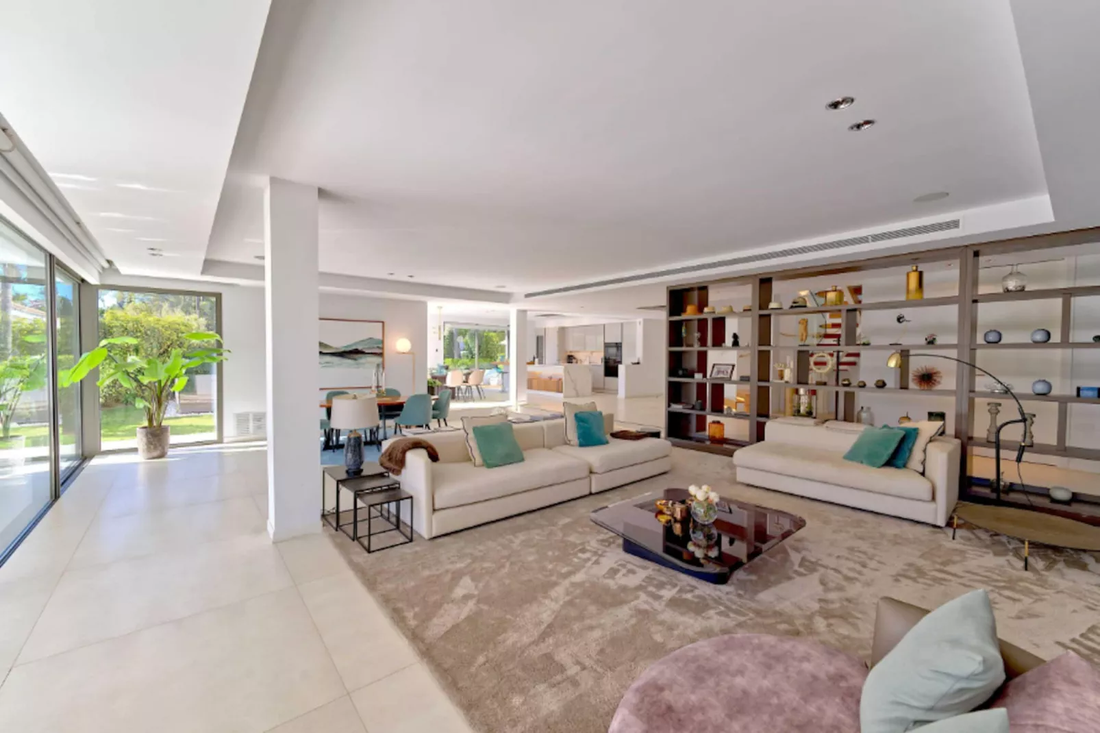 Contemporary & Very Spacious Villa Puerto Banus - Woonkamer