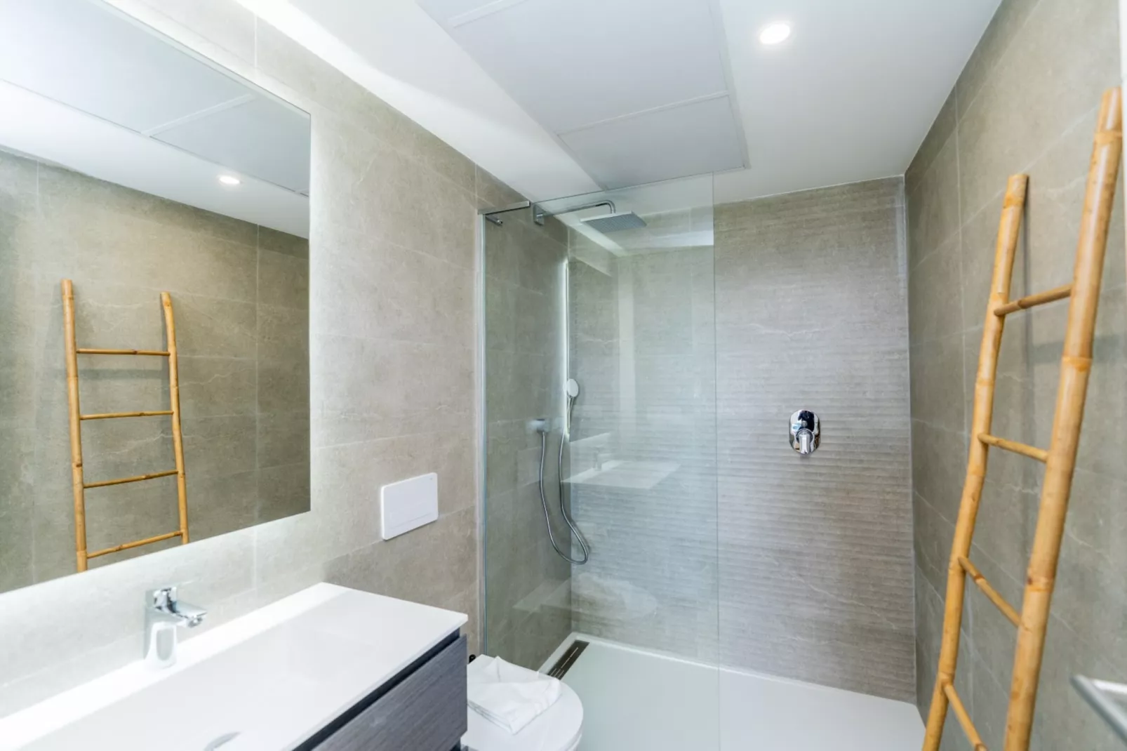 AL4-1901 ESTEPONA - APARTMENT - ALCAZABA LAGOON - Badkamer