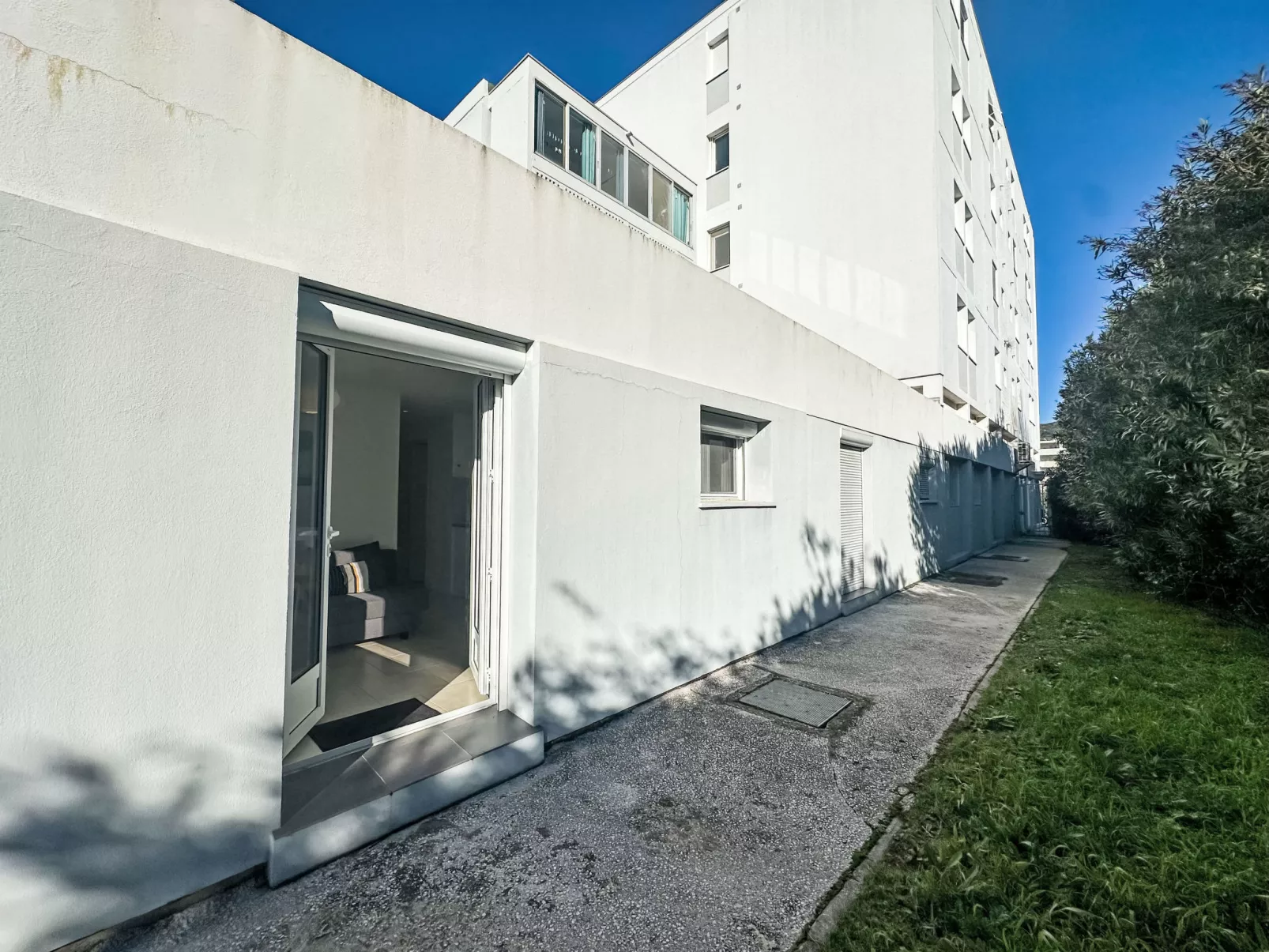 Le Perregaux - Buiten