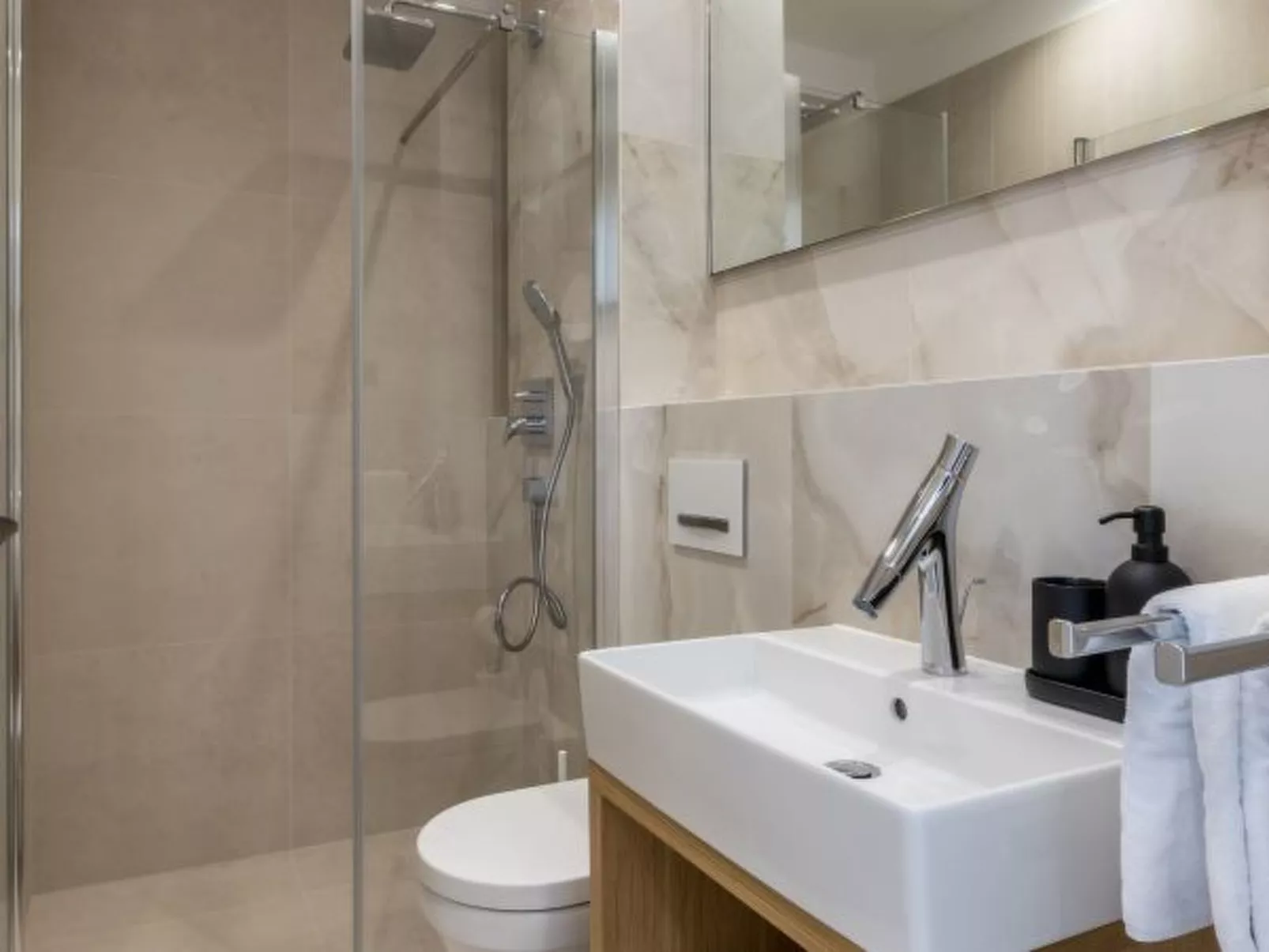 Beachfront villa Mare with seaview and pool - Binnen