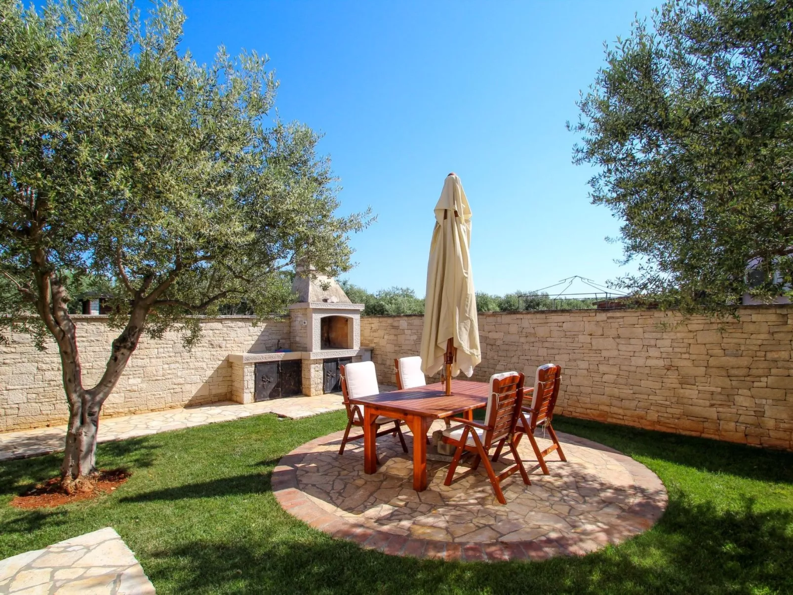 Für 4 Personen ca. 50 m&sup2; in Bužinija, Adriaküste Kroatien (Westküste von I - Buiten