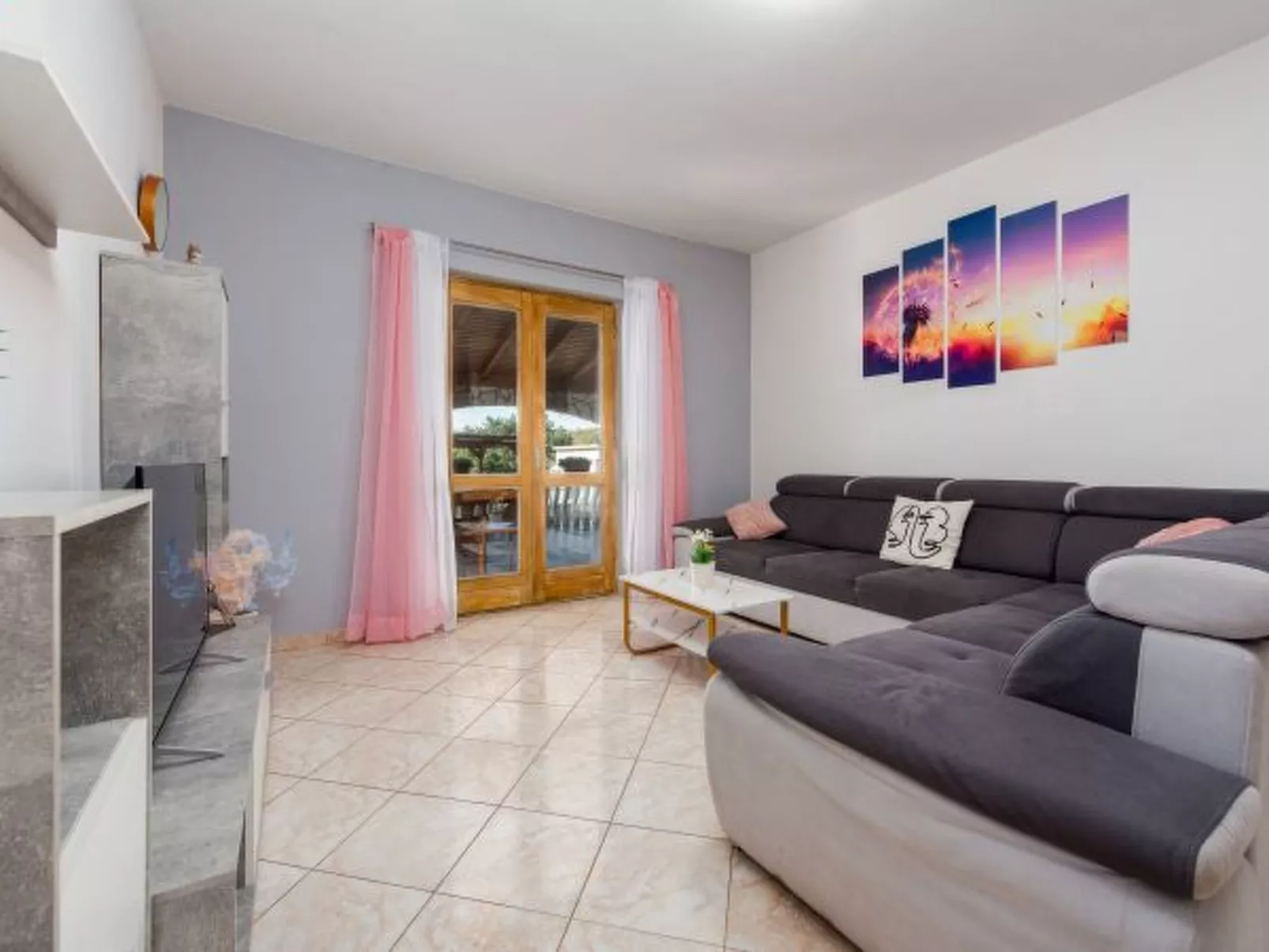 Holiday House Laetitia with pool - Image-tags.info