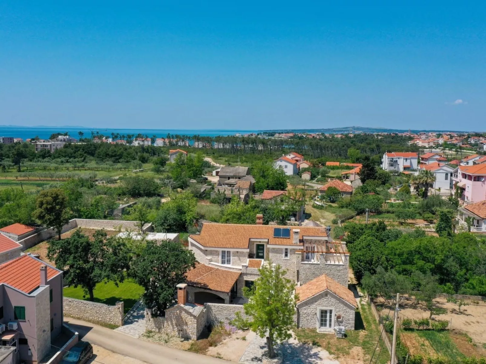 Zimmer "Graues Zimmer" mit privatem Balkon - Buiten