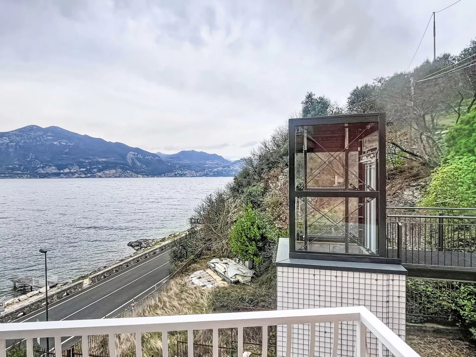 Sona's Lake Home - Buiten