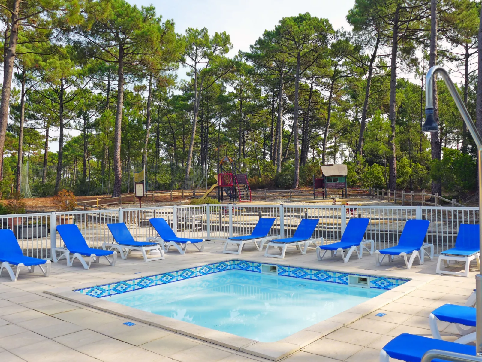 Les Grands Pins - Buiten