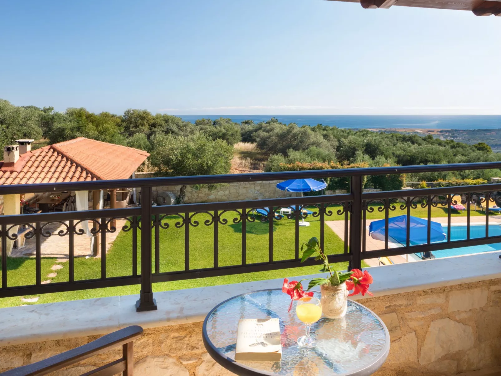 Familienvilla mit Pool, Billard und Grillplatz - Buiten