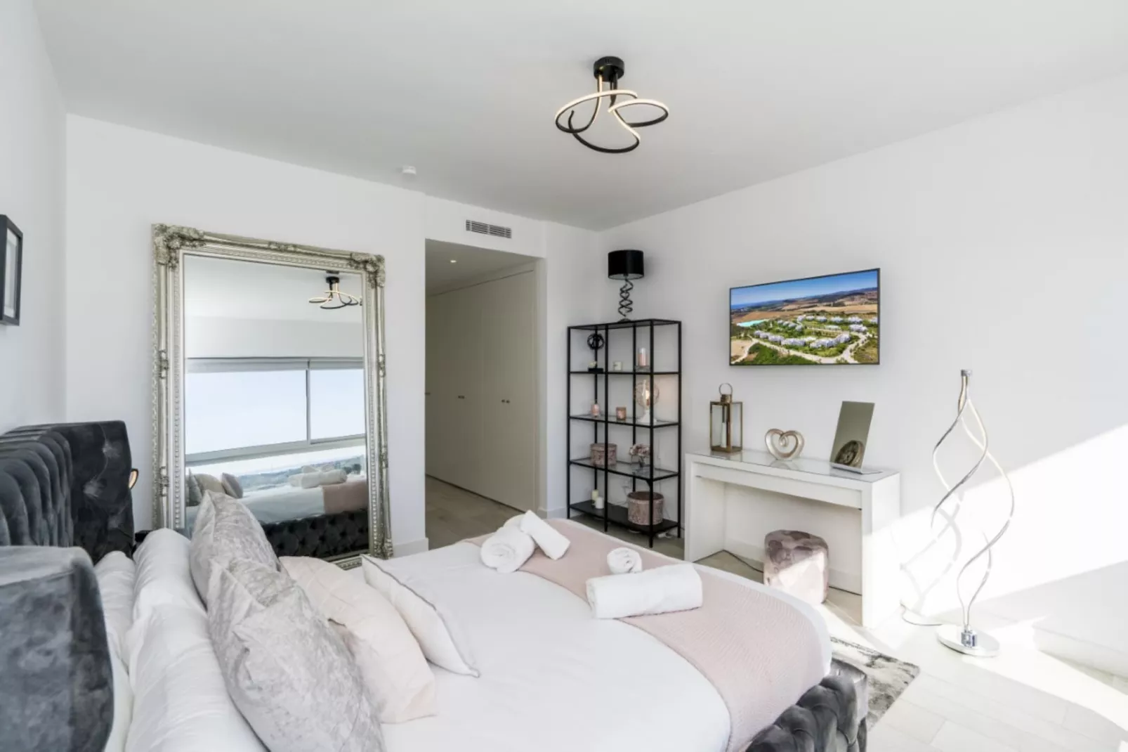 Stylish 3-Bed Apartment | Alcazaba Lagoon (1214) - Slaapkamer