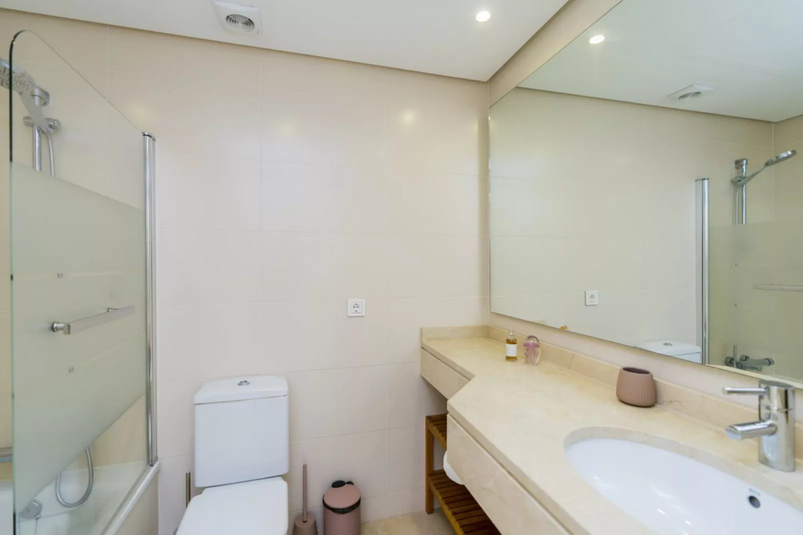 Stylish 2-Bed Apartment | Alcazaba Lagoon (303) - Badkamer