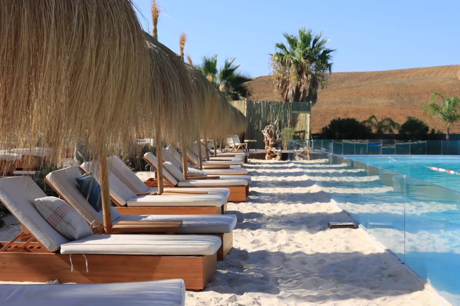 Spacious 2-bed & Solarium ALCAZABA LAGOON (2017) - Uitzicht zomer