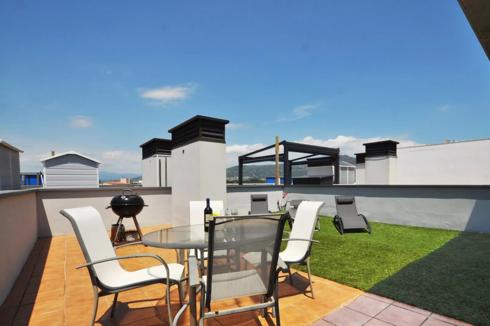 1235 BLAUMARINA con piscina - Terrasbalkon