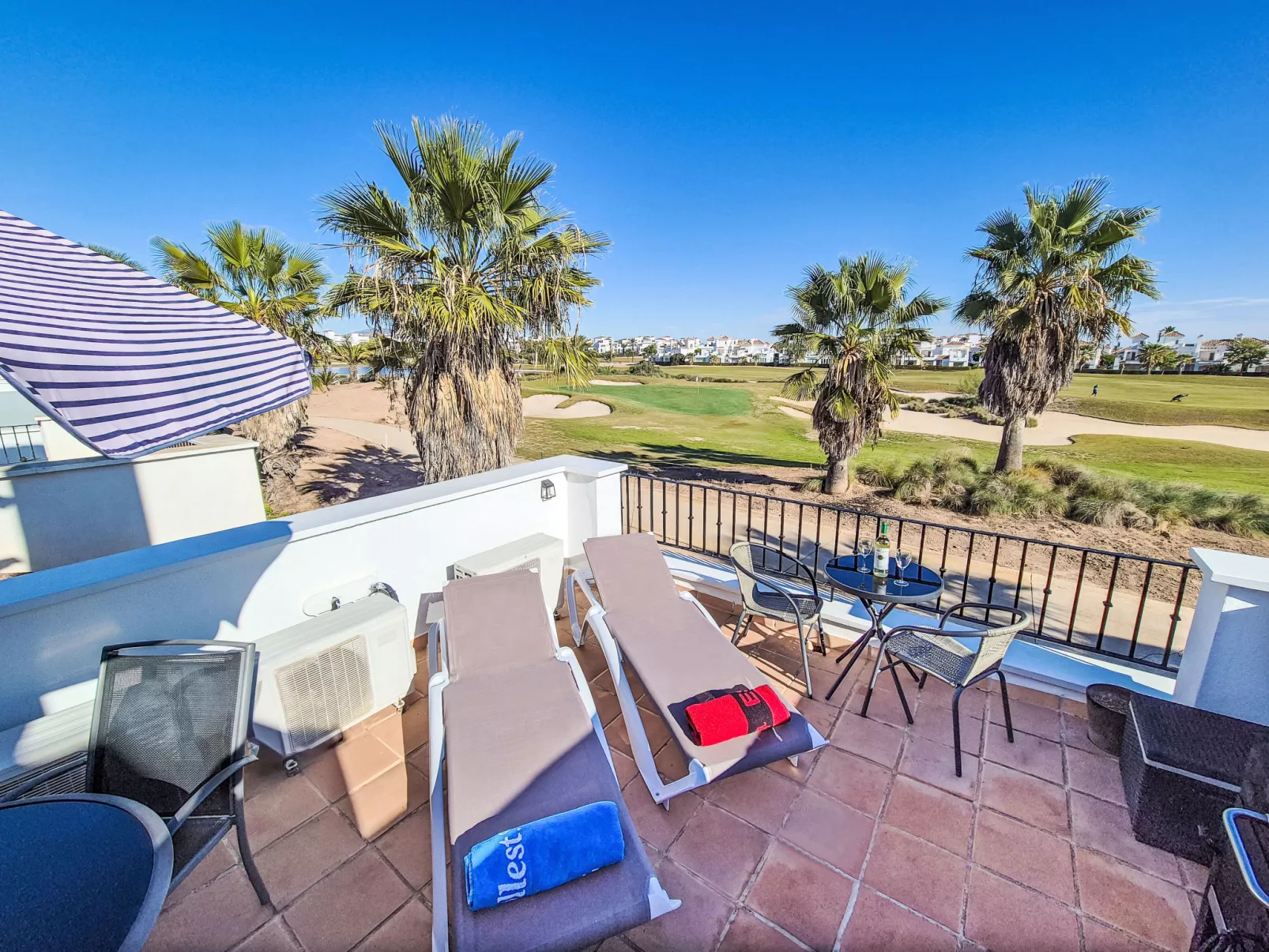 "Casa La Torre" mit Wallbox - Buiten