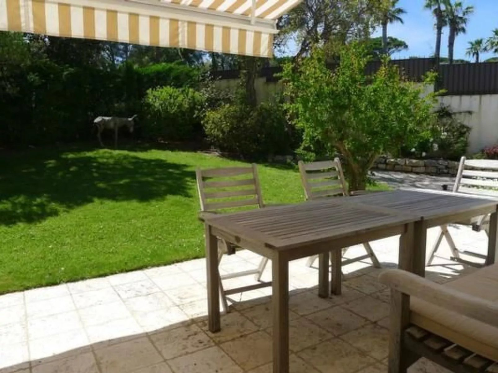 Villa in Sainte Maxime mit Sicht auf Meer - Buiten