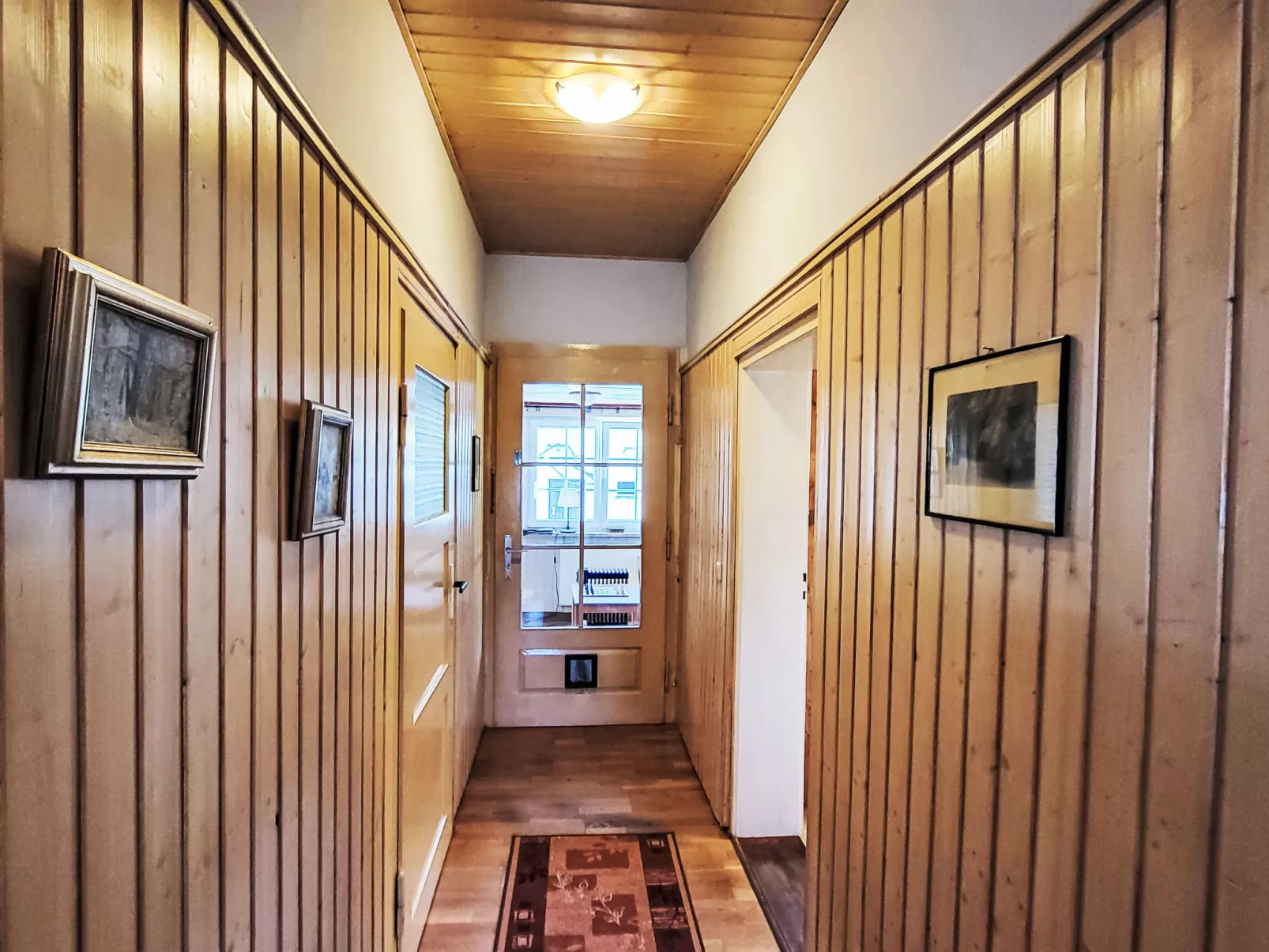 Mit großem eingezäunten Garten - Binnen