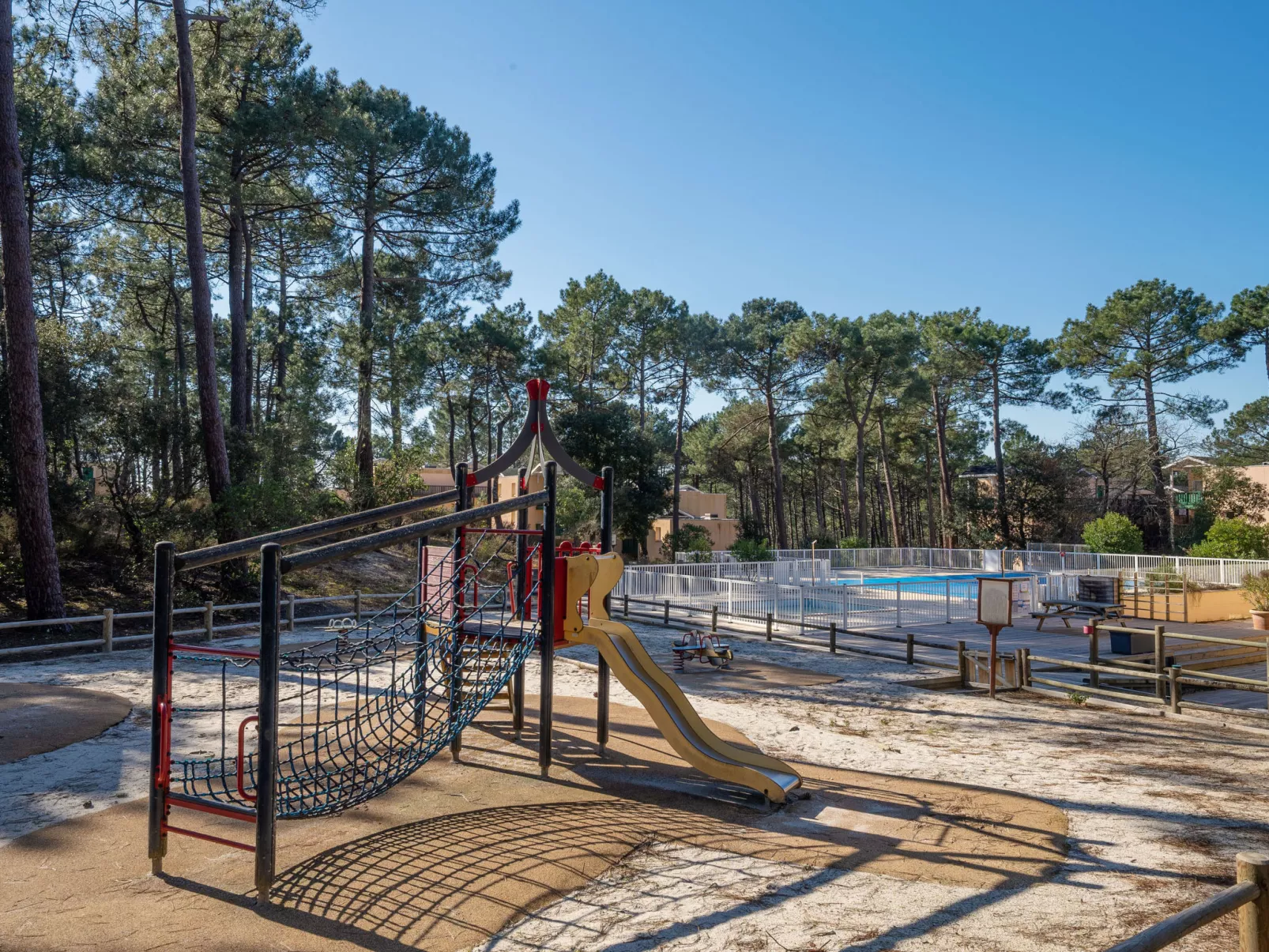 Les Grands Pins - Buiten