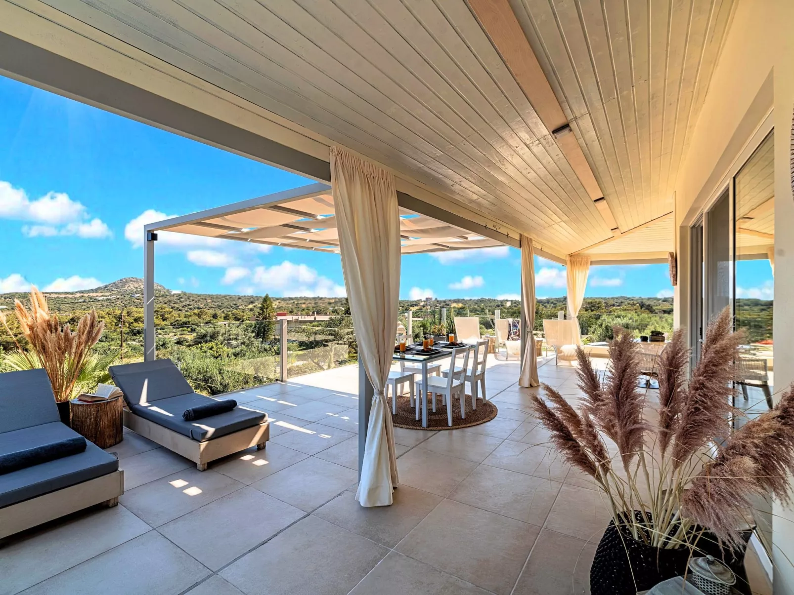 "Olive Green" mit Blick auf das Wasser - Binnen