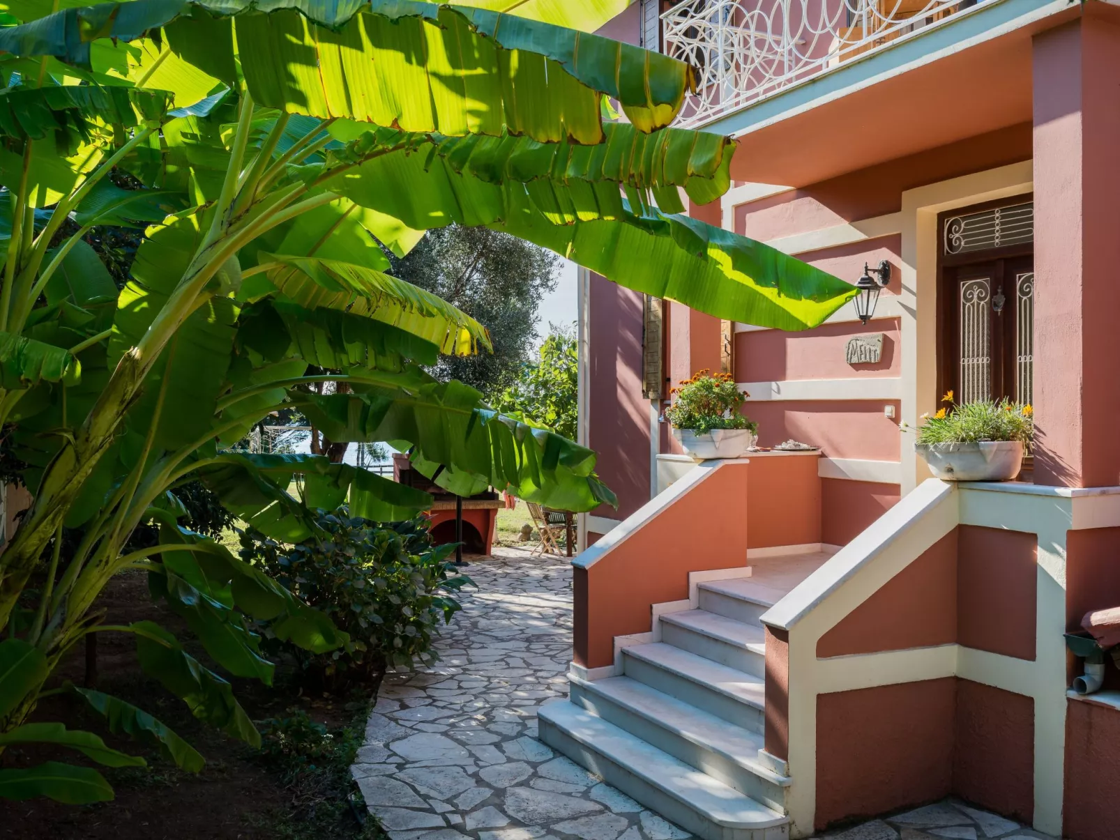 Idyllisch gelegene und luxuriöse Villa mit Veranda und Pavillon - Image-tags.info